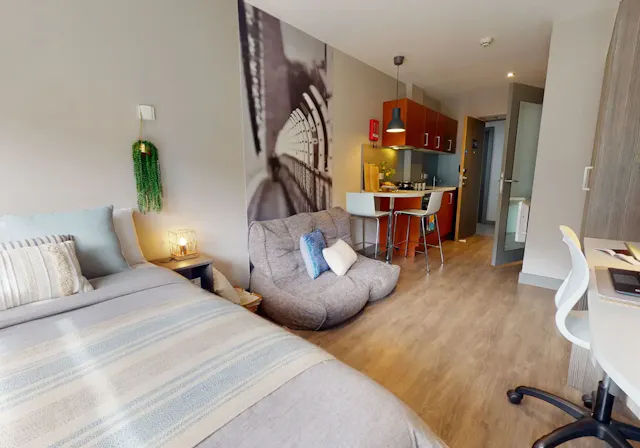 Silver Studio room image 1