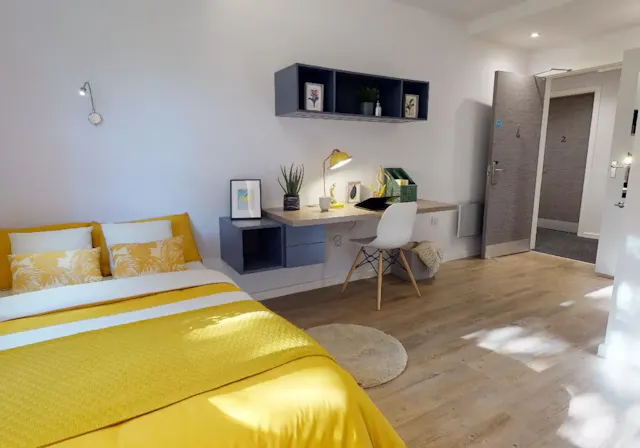 Gold En Suite room image 2