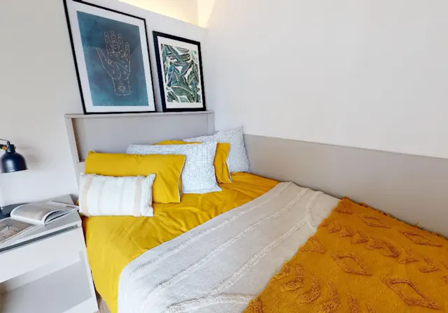 Platinum Studio room image 2