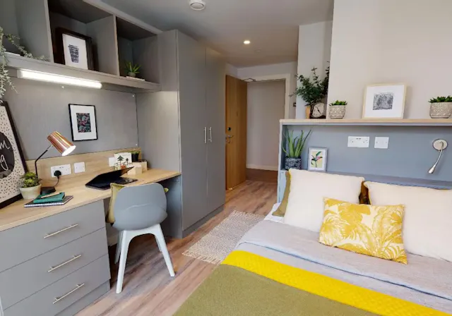 Bronze En Suite Plus room image 1
