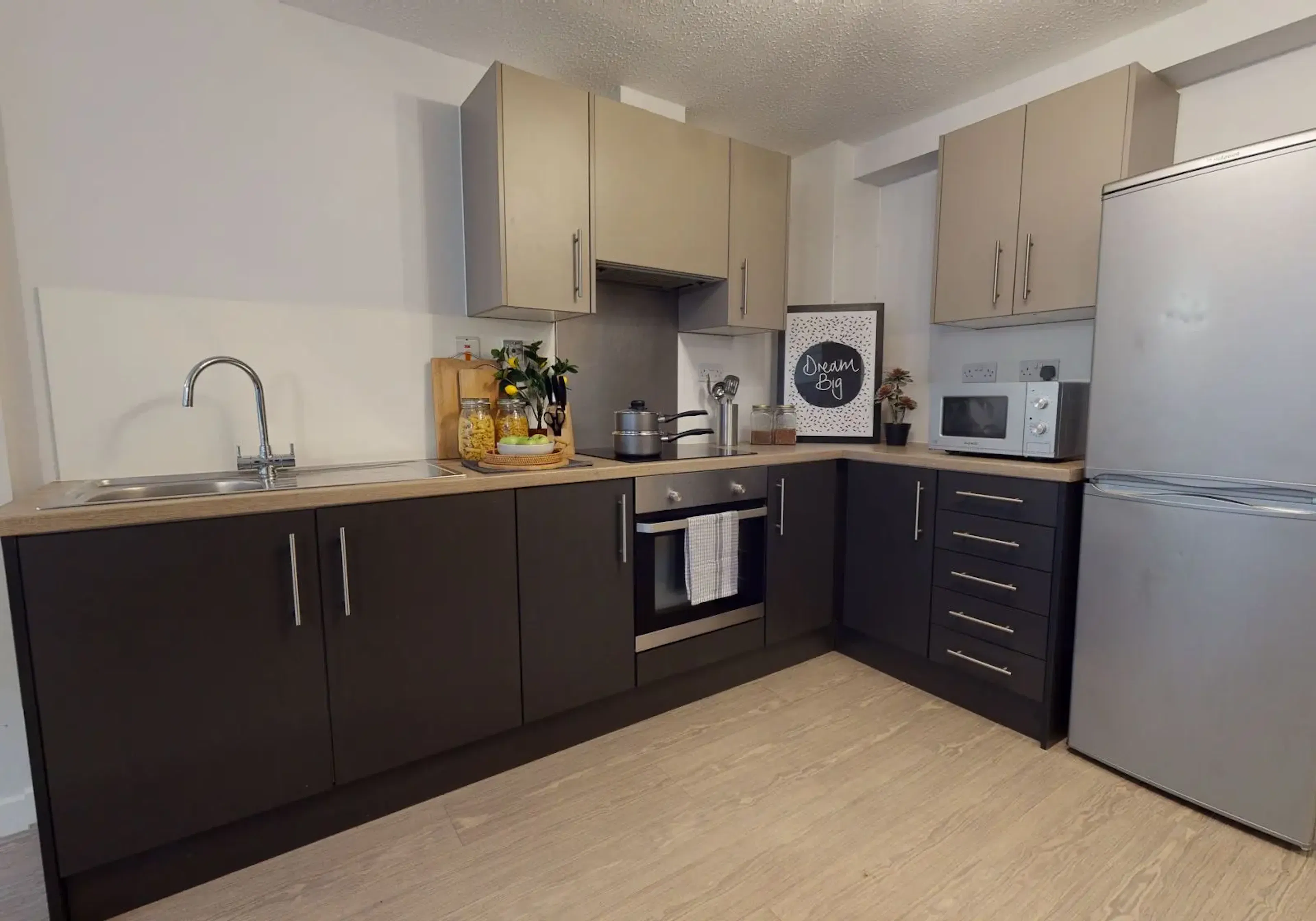 Bronze En Suite KITCHEN 4