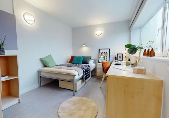 Silver En Suite Plus room image 2