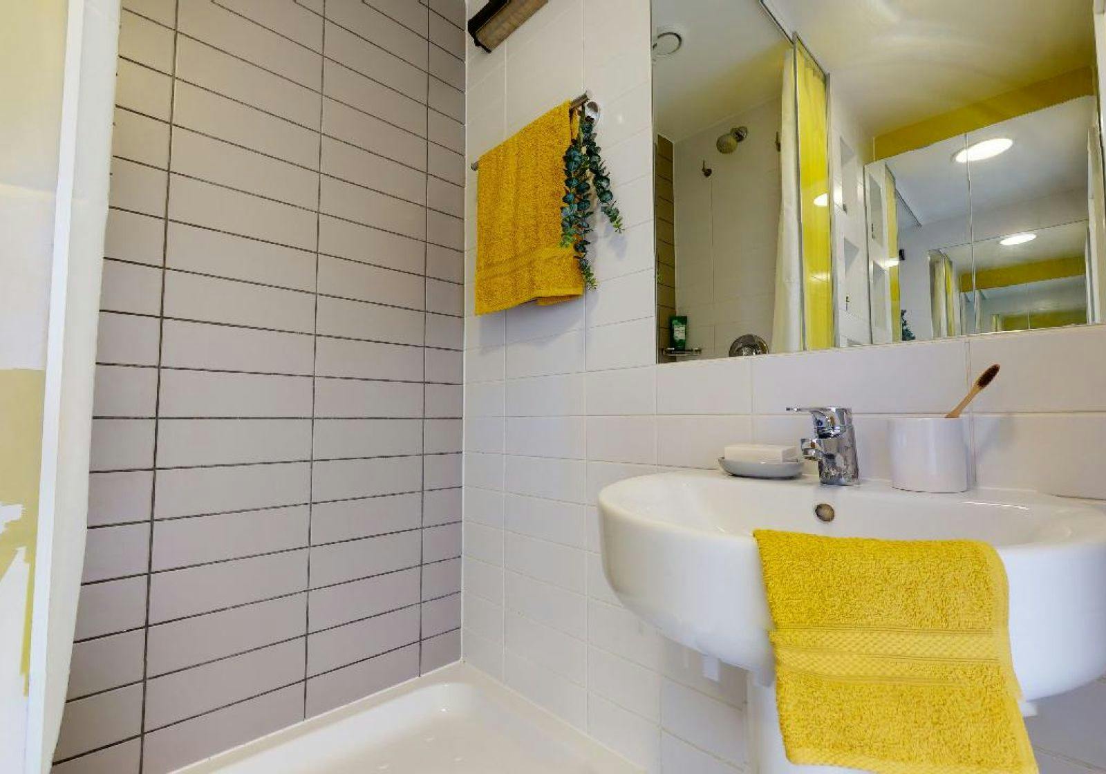 Gold En Suite