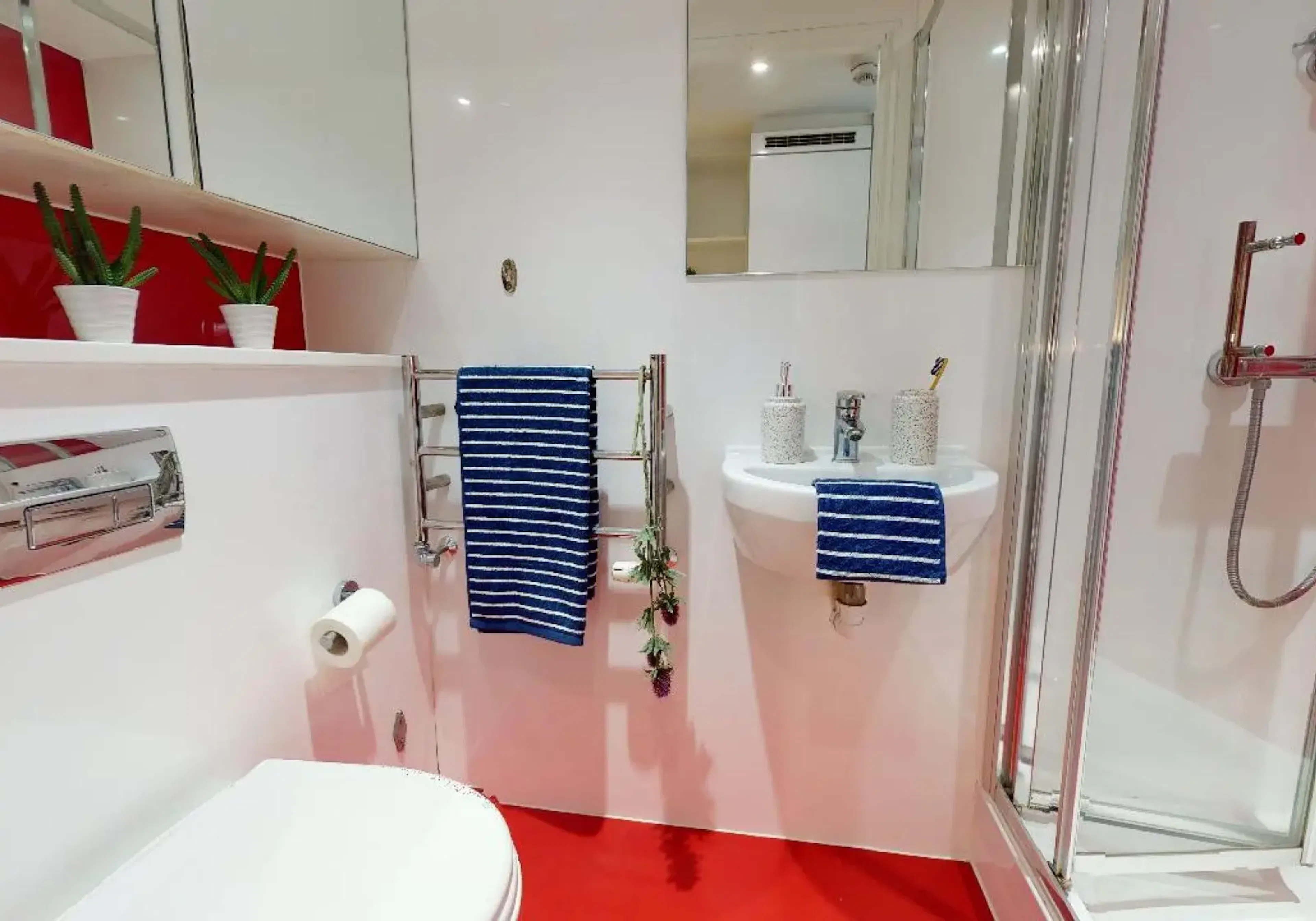 Bronze Studio Plus BATHROOM 3