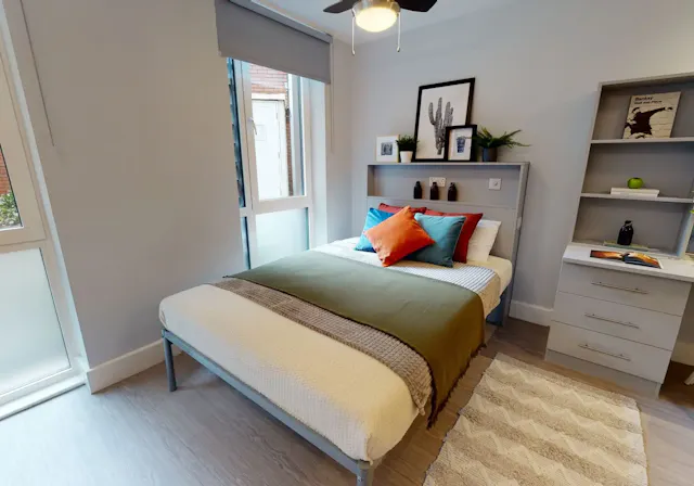 Silver Studio room image 1