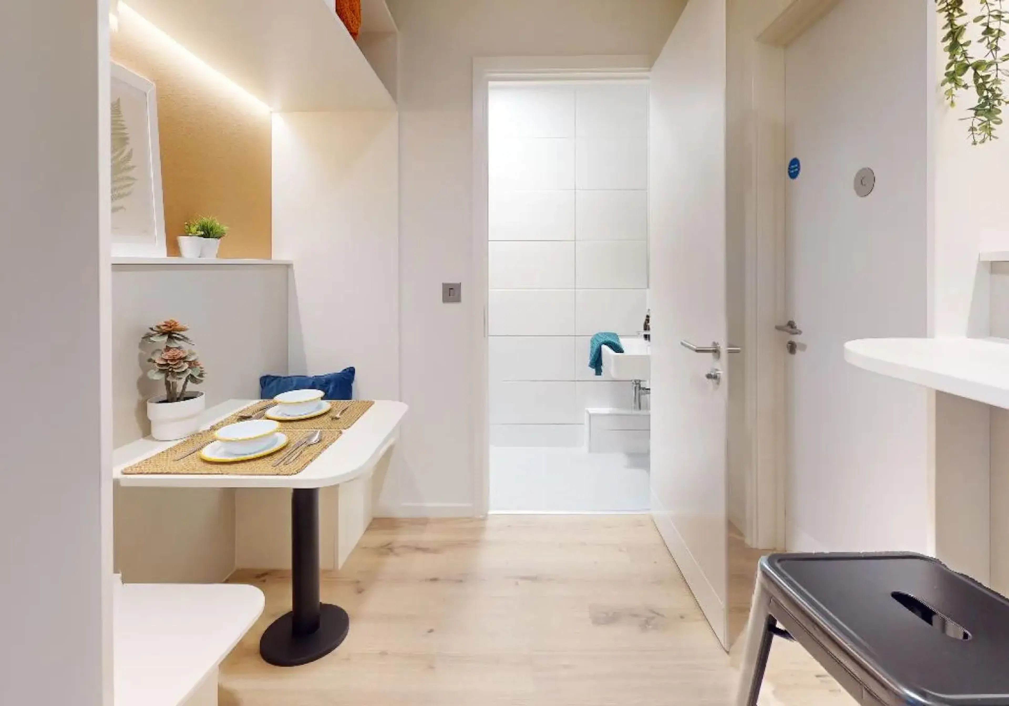 Bronze Three Bed Apartment Plus BATHROOM 4