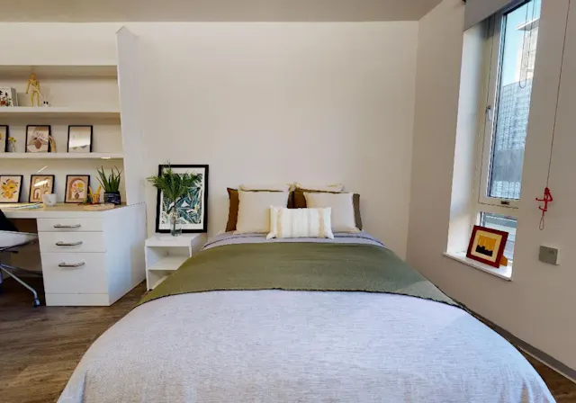 Platinum Studio room image 2