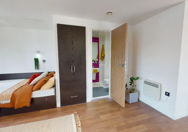 Platinum Studio  room image 1