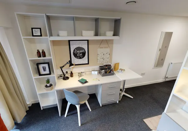 Silver Studio Plus room image 3