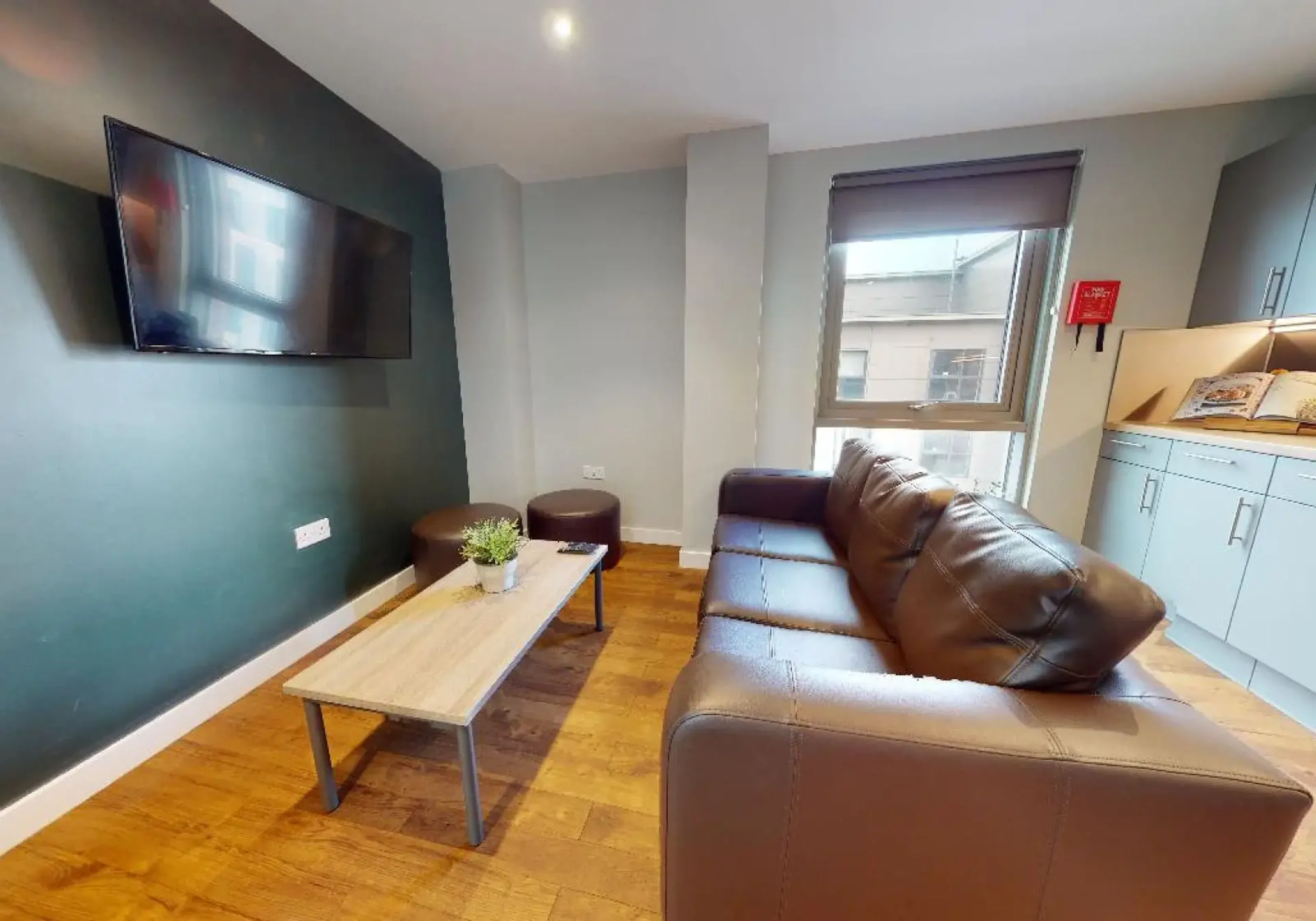 5 Bed Silver Room ROOM 2