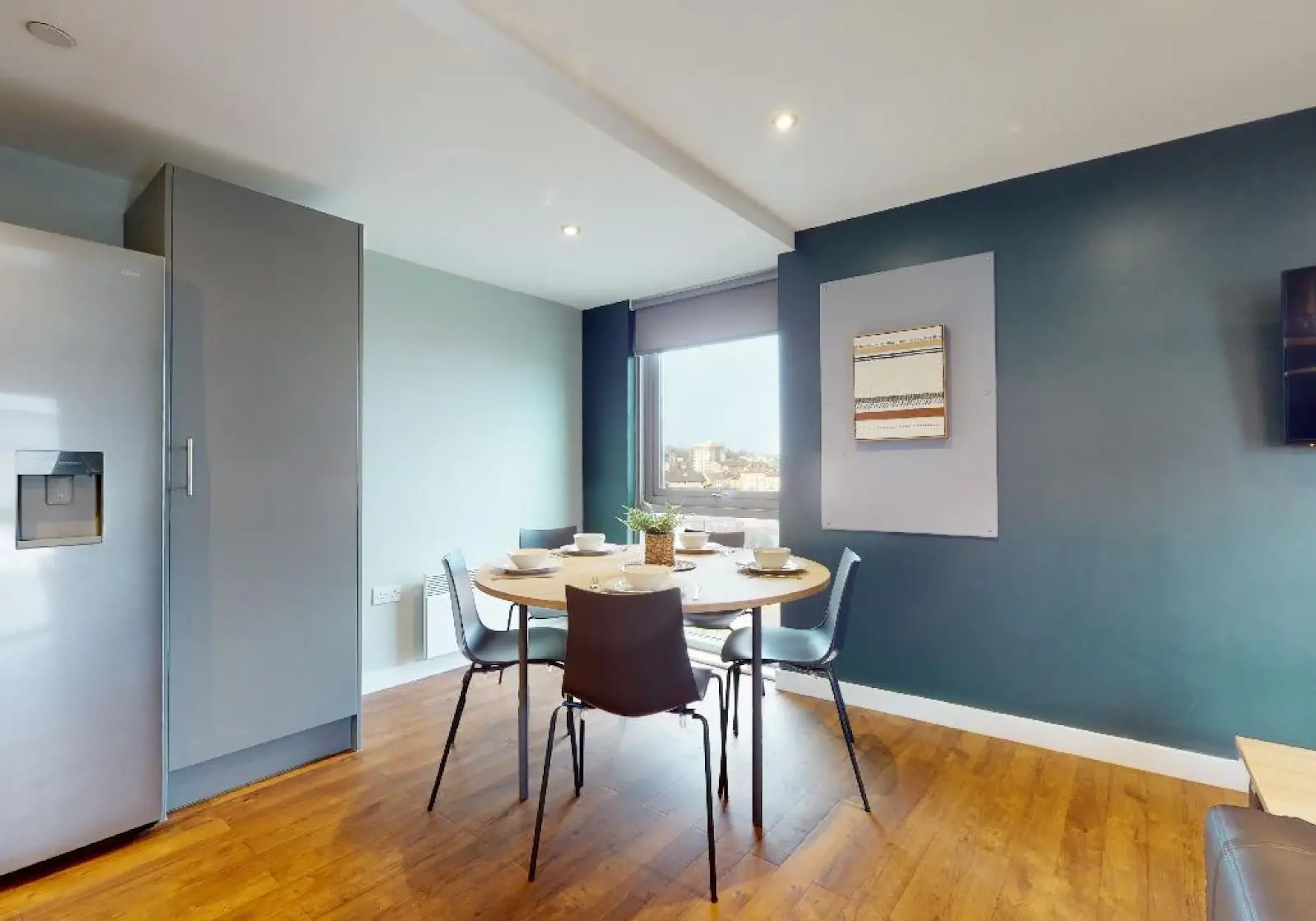 5 Bed Silver Room ROOM 3