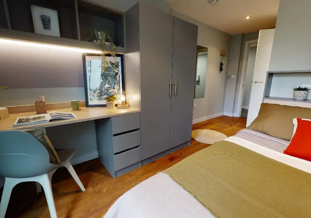 Gold Ensuite Plus room image 1