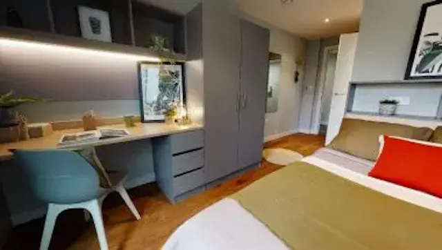 Gold Ensuite Plus room image 2