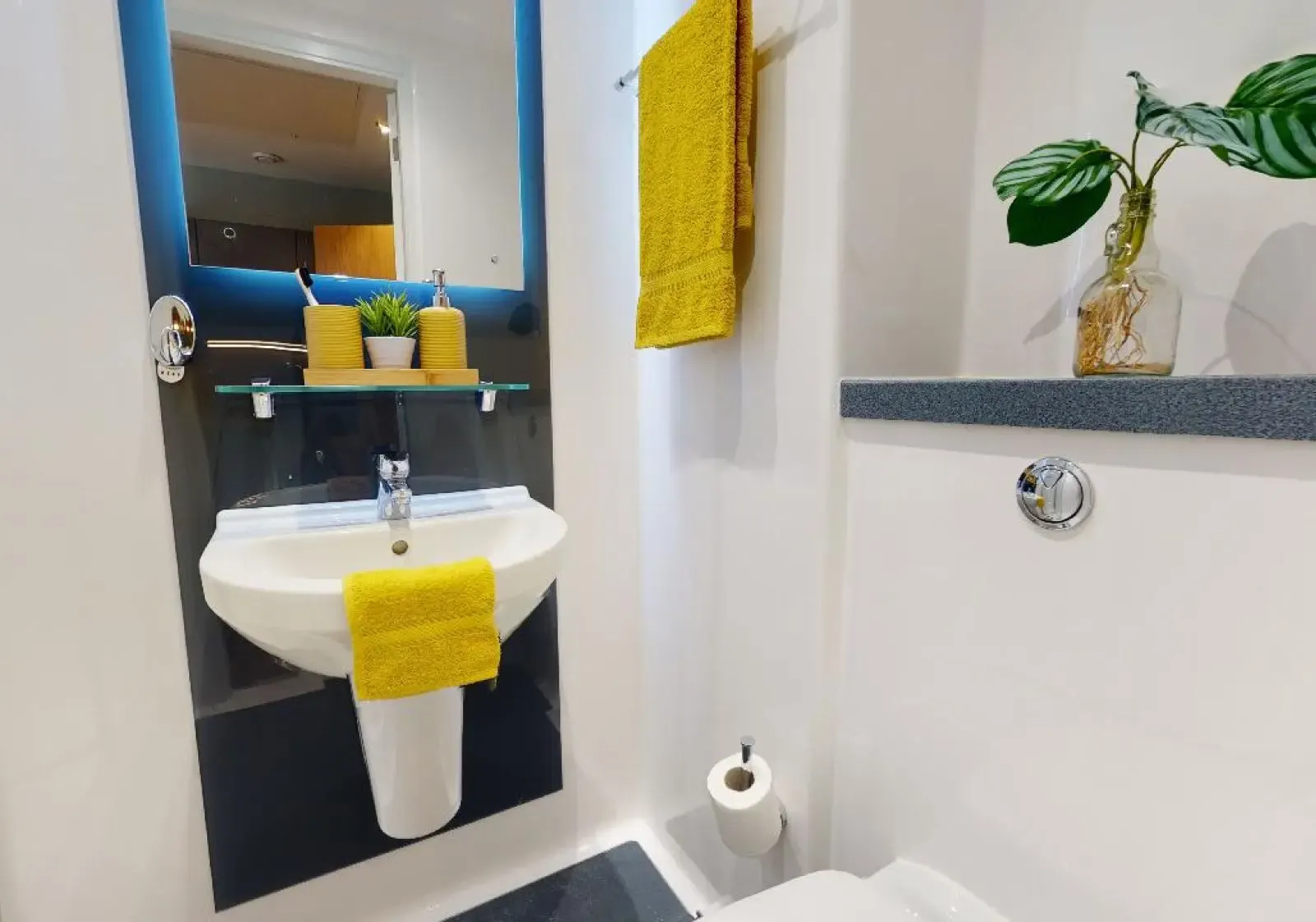 Gold Studio BATHROOM 4
