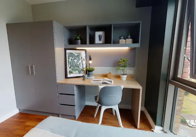 Silver Studio room image 2