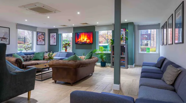 Platinum Studio room image 1