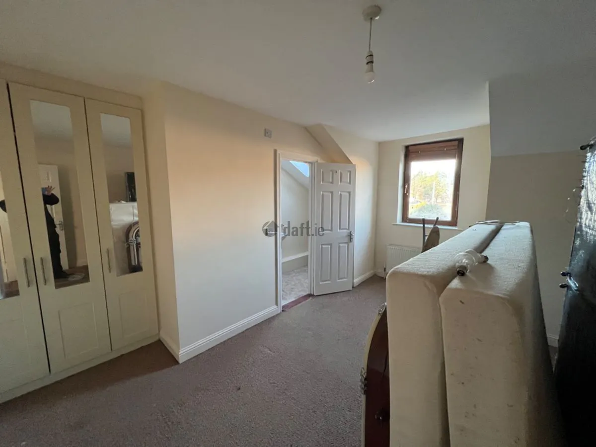 ROOM ROOM