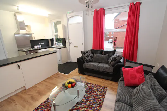 Three Bedroom Apartment room image 1