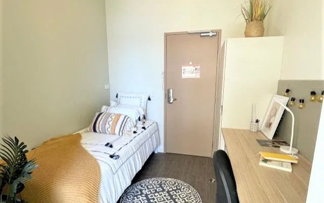 Single Room Deluxe room image 1