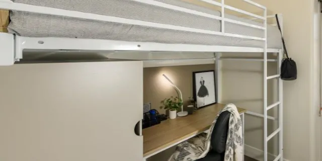 SINGLE LOFT LARGE room image 1