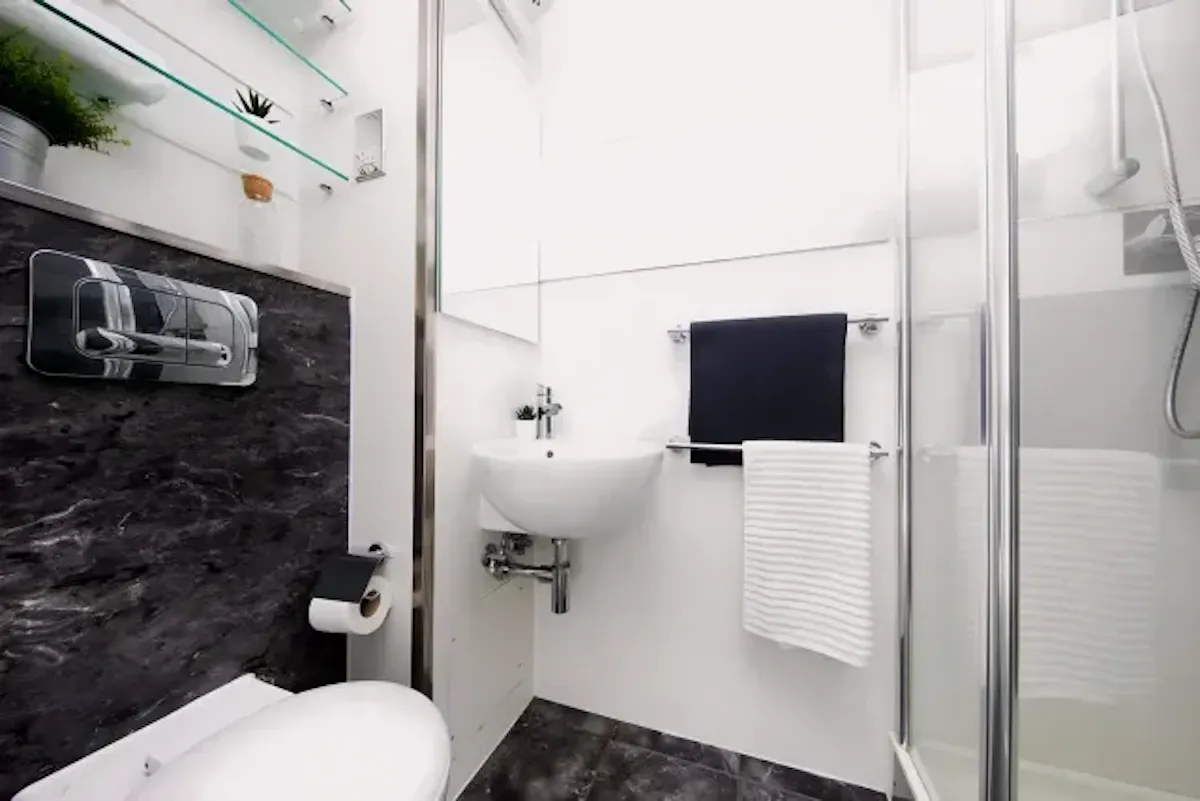 Partly Accessible Studio Double BATHROOM