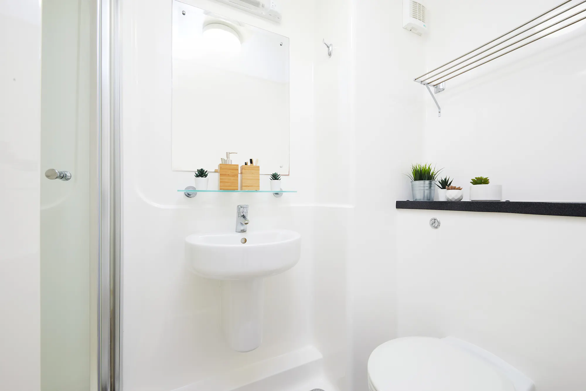 Bronze Ensuite BATHROOM 2