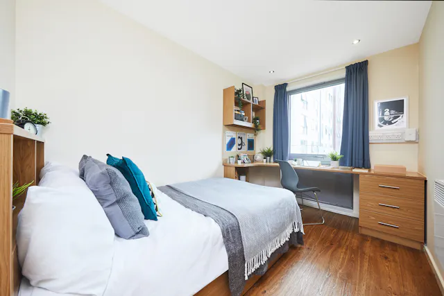 Silver Ensuite room image 1