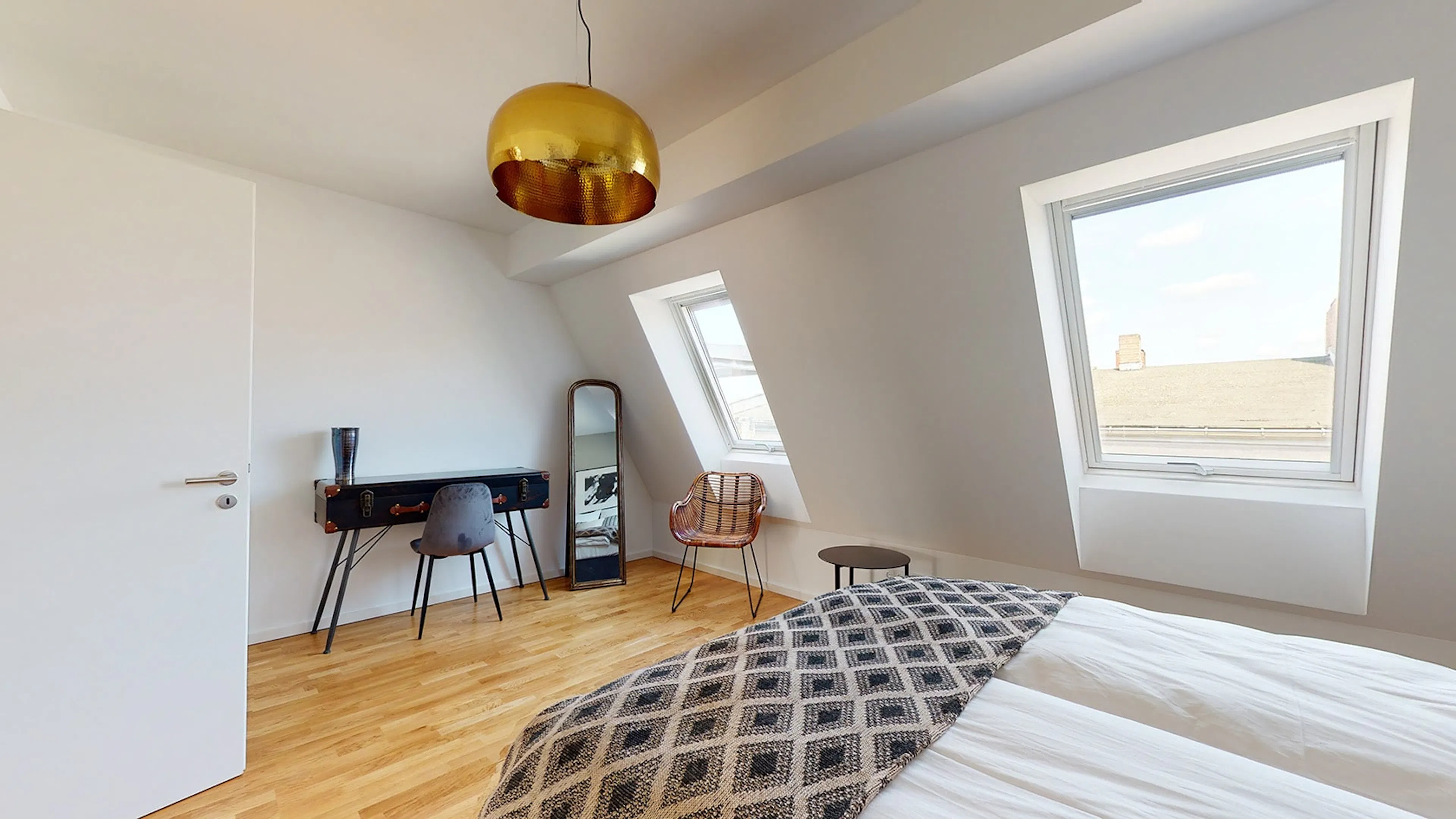 ROOM ROOM 1