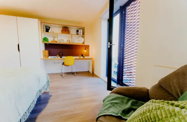 Gold Plus Studio (Cardiff Bay South View) room image 1