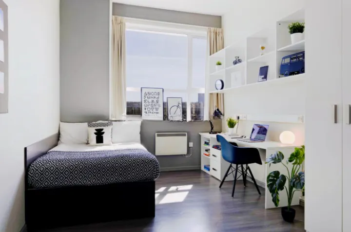 Central Point-Plymouth-ROOM-1