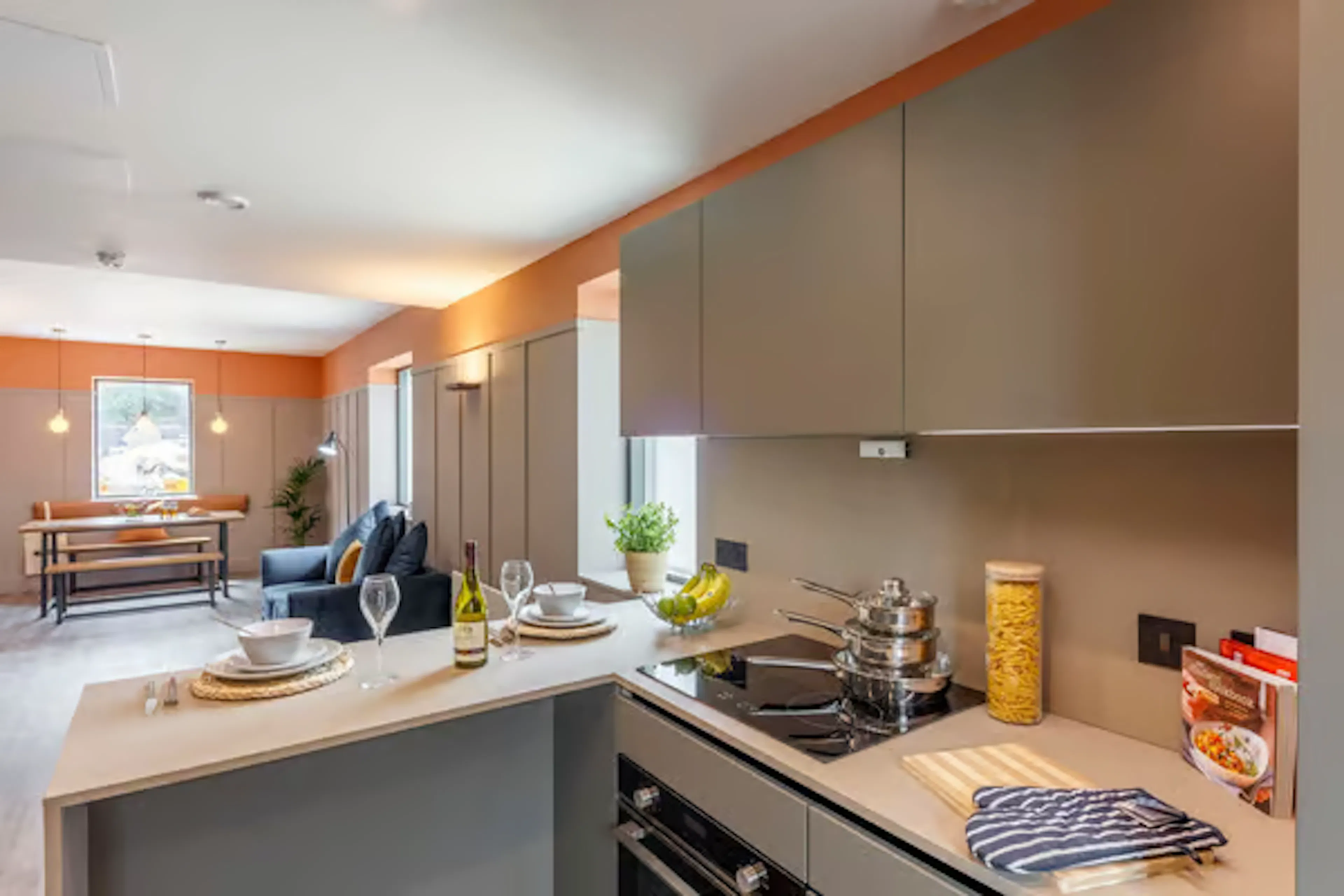6 Bed Premium Ensuite KITCHEN 2