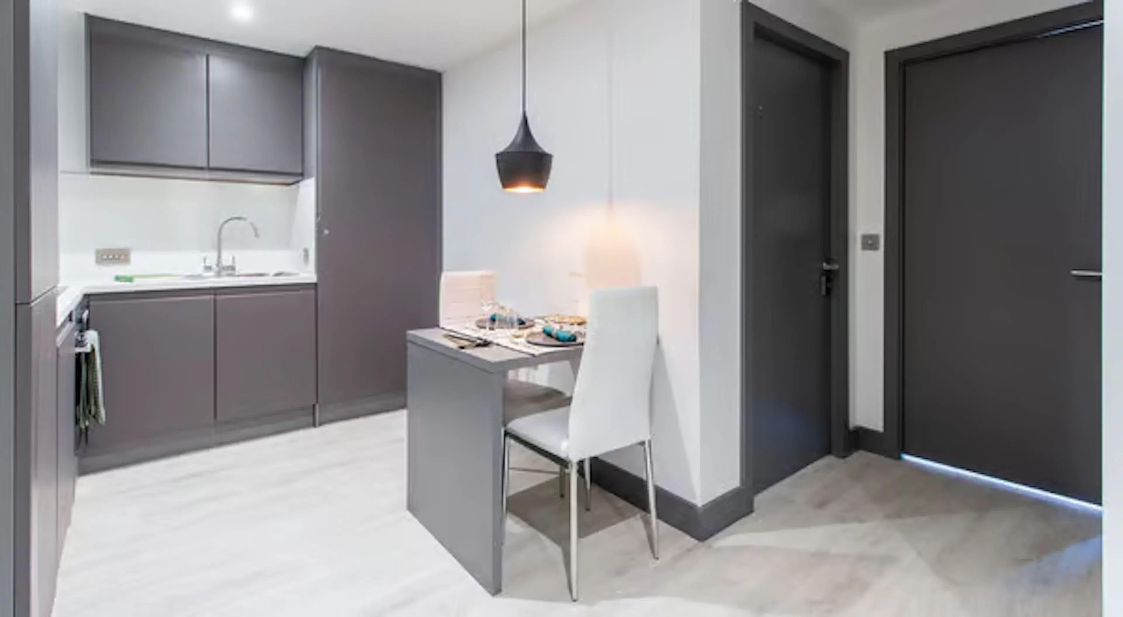 Classic 2 Bed Apartment KITCHEN 3
