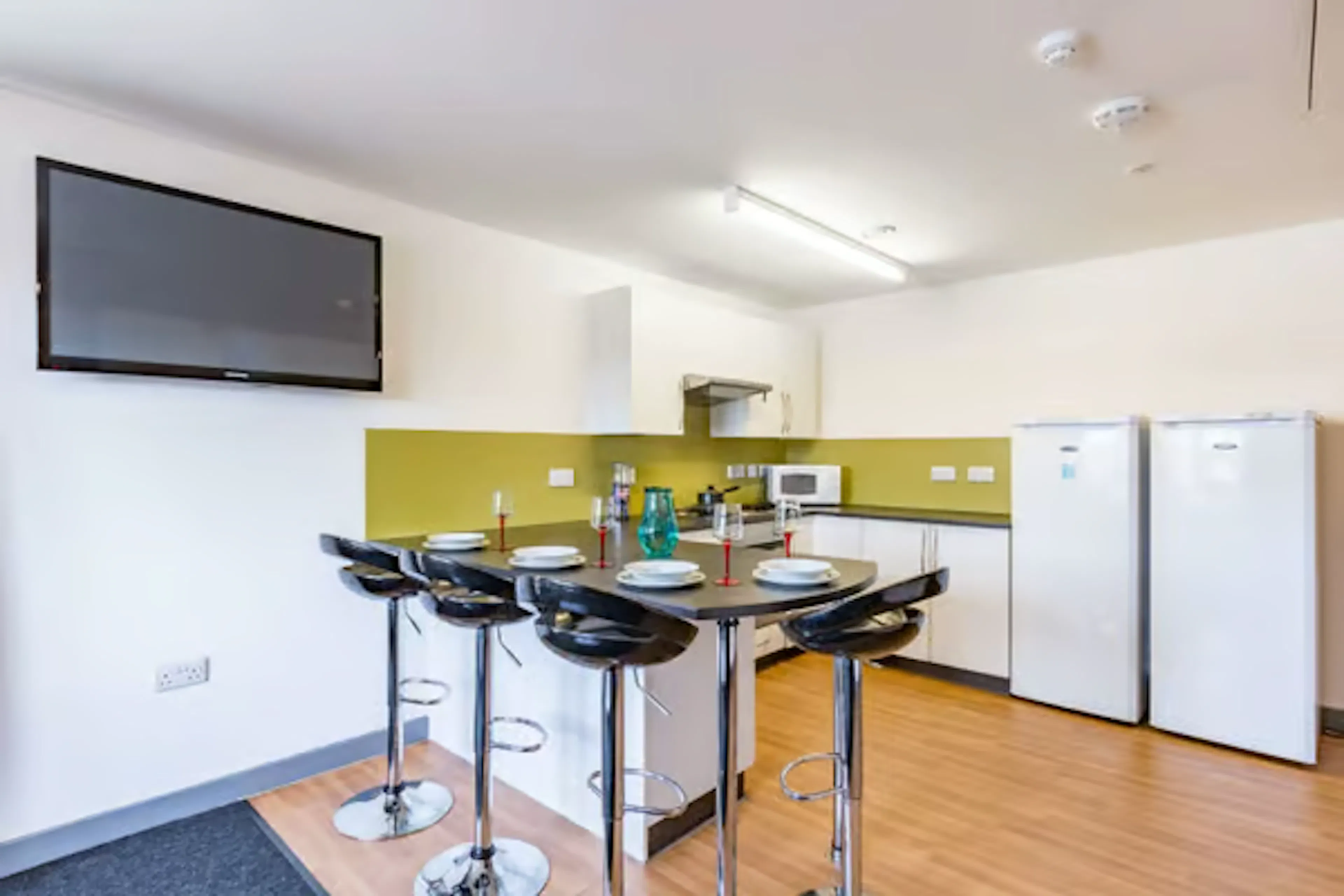 5/6 Bed Ensuite KITCHEN 4