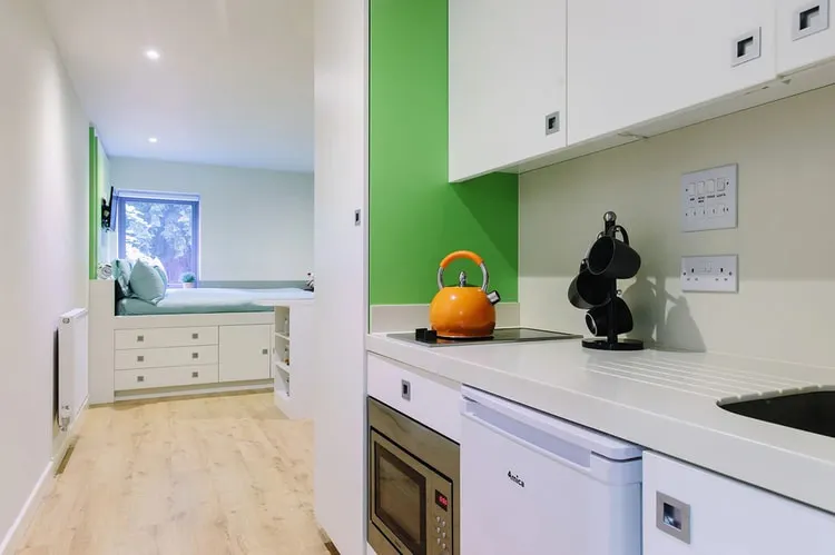 Studio Medium High Double KITCHEN 4