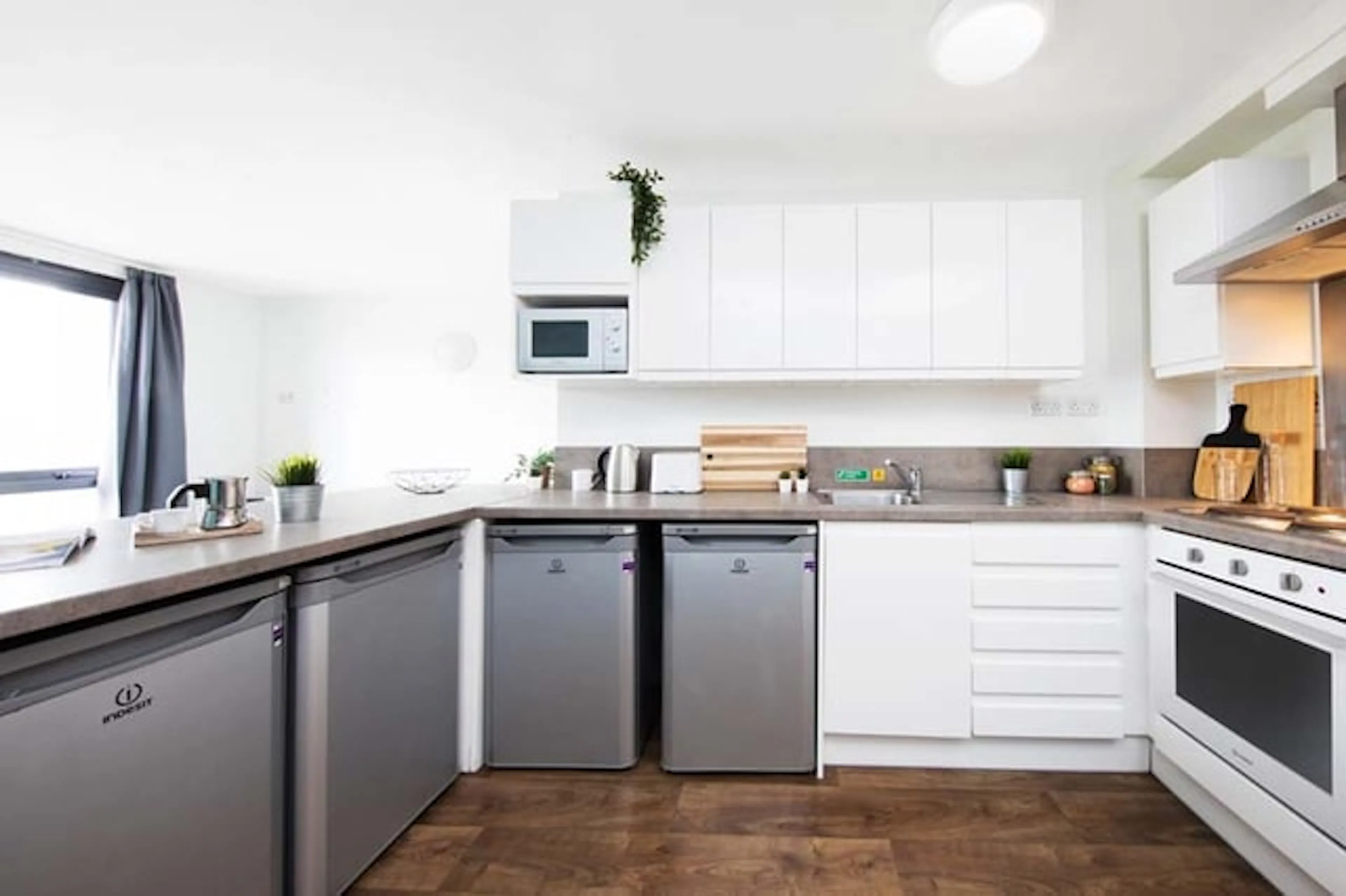 Ensuite: Two Bed Flat Large High Double KITCHEN 2