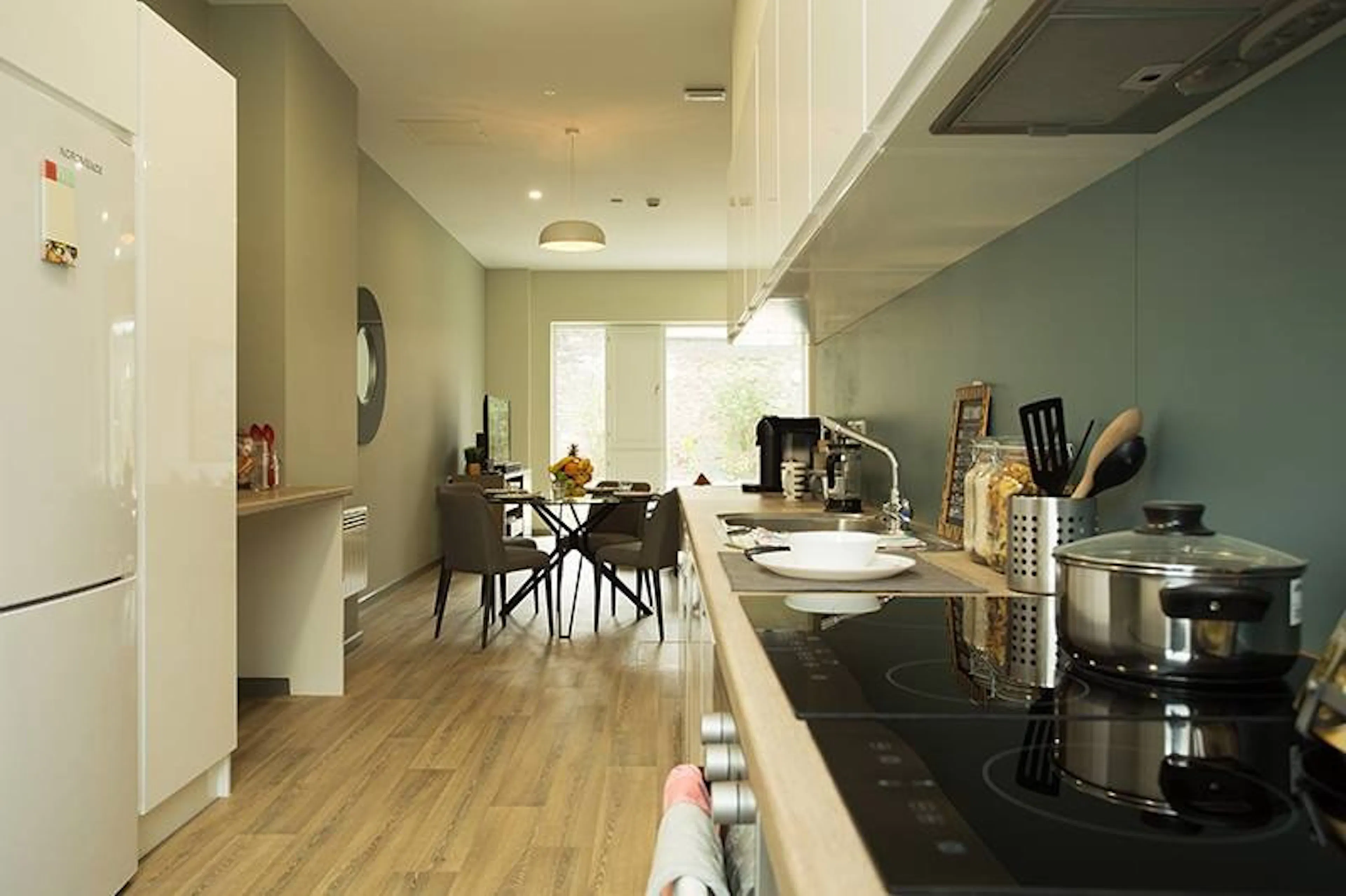 Bronze En-Suite KITCHEN 1