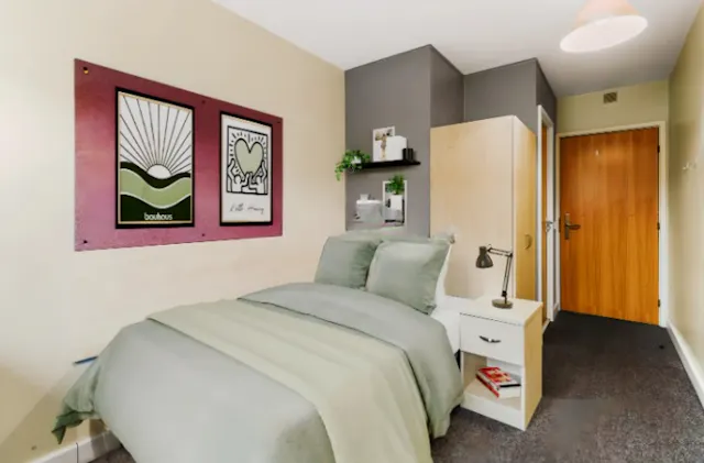 Diamond Ensuite Upper Level room image 1