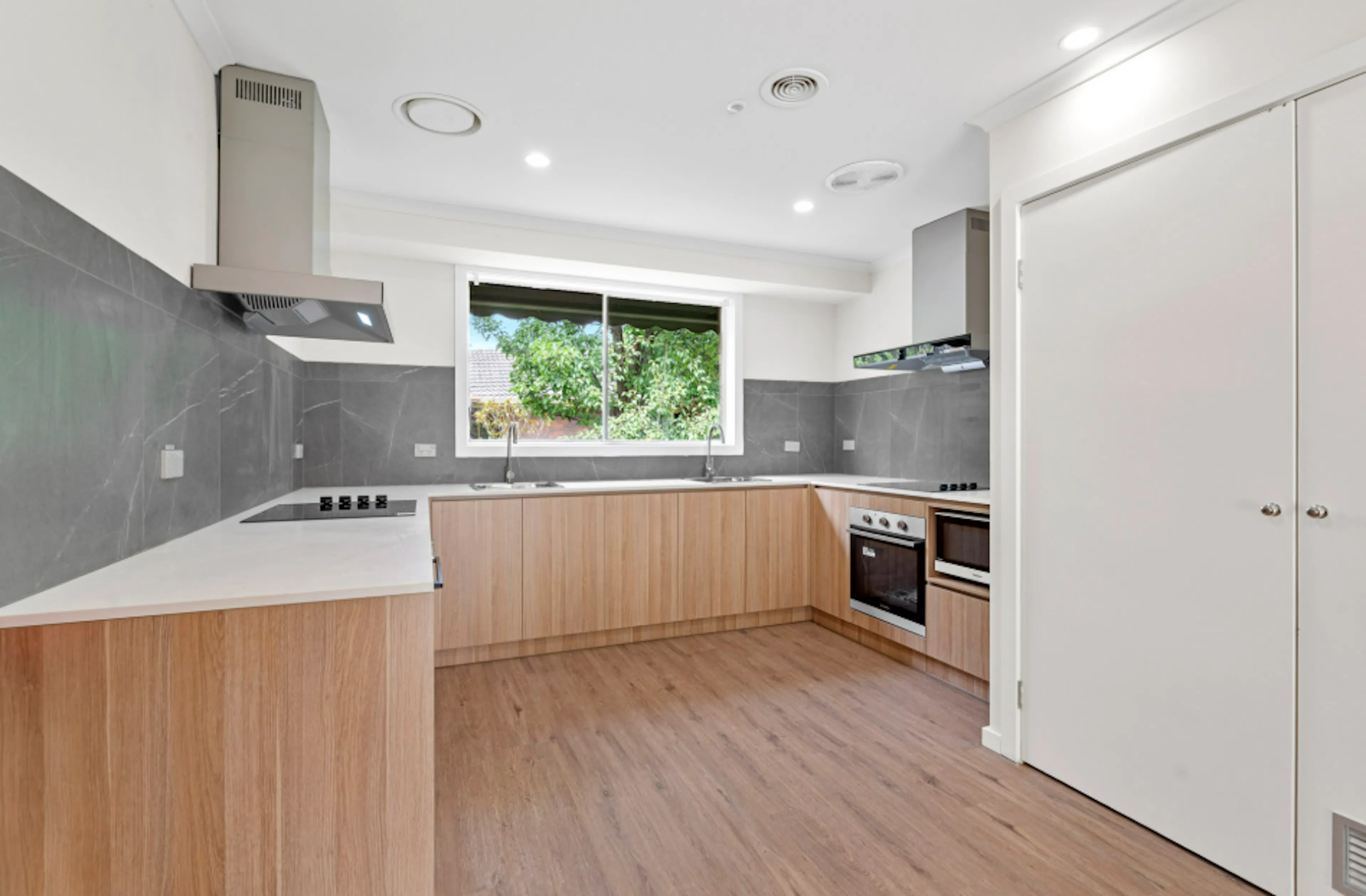 Double Room With Ensuite KITCHEN 3
