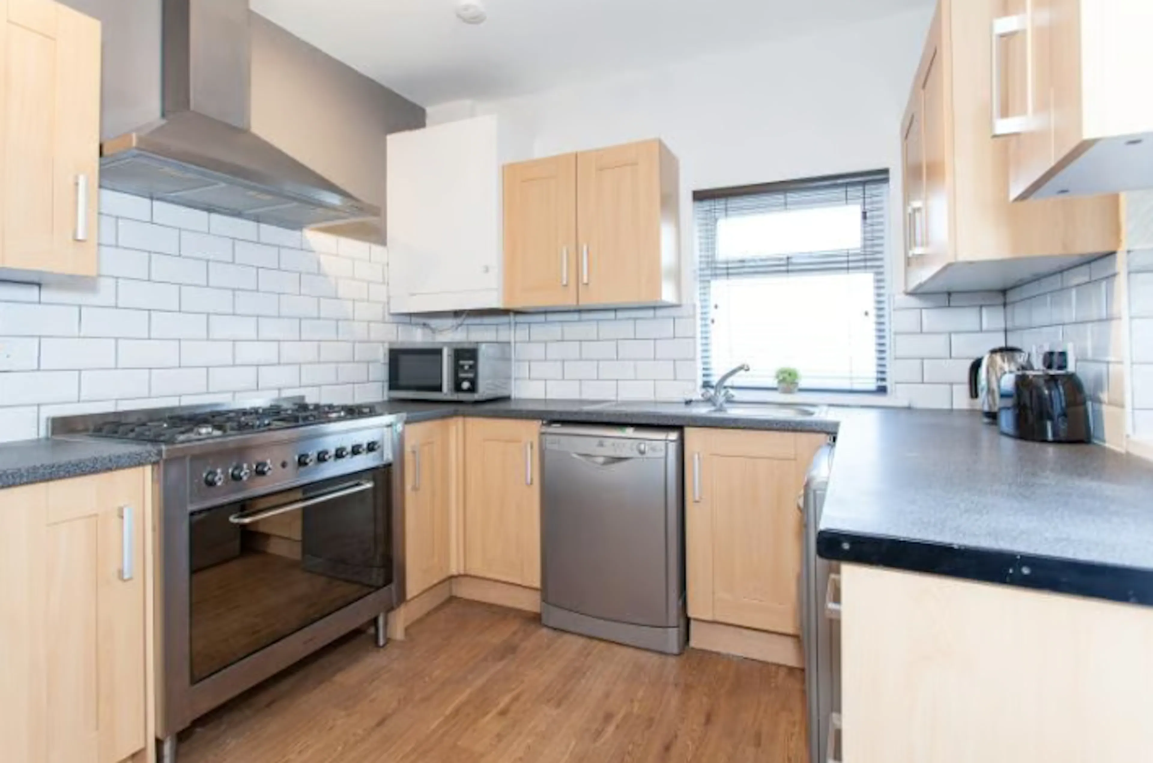7 Bedroom Apartment KITCHEN 2