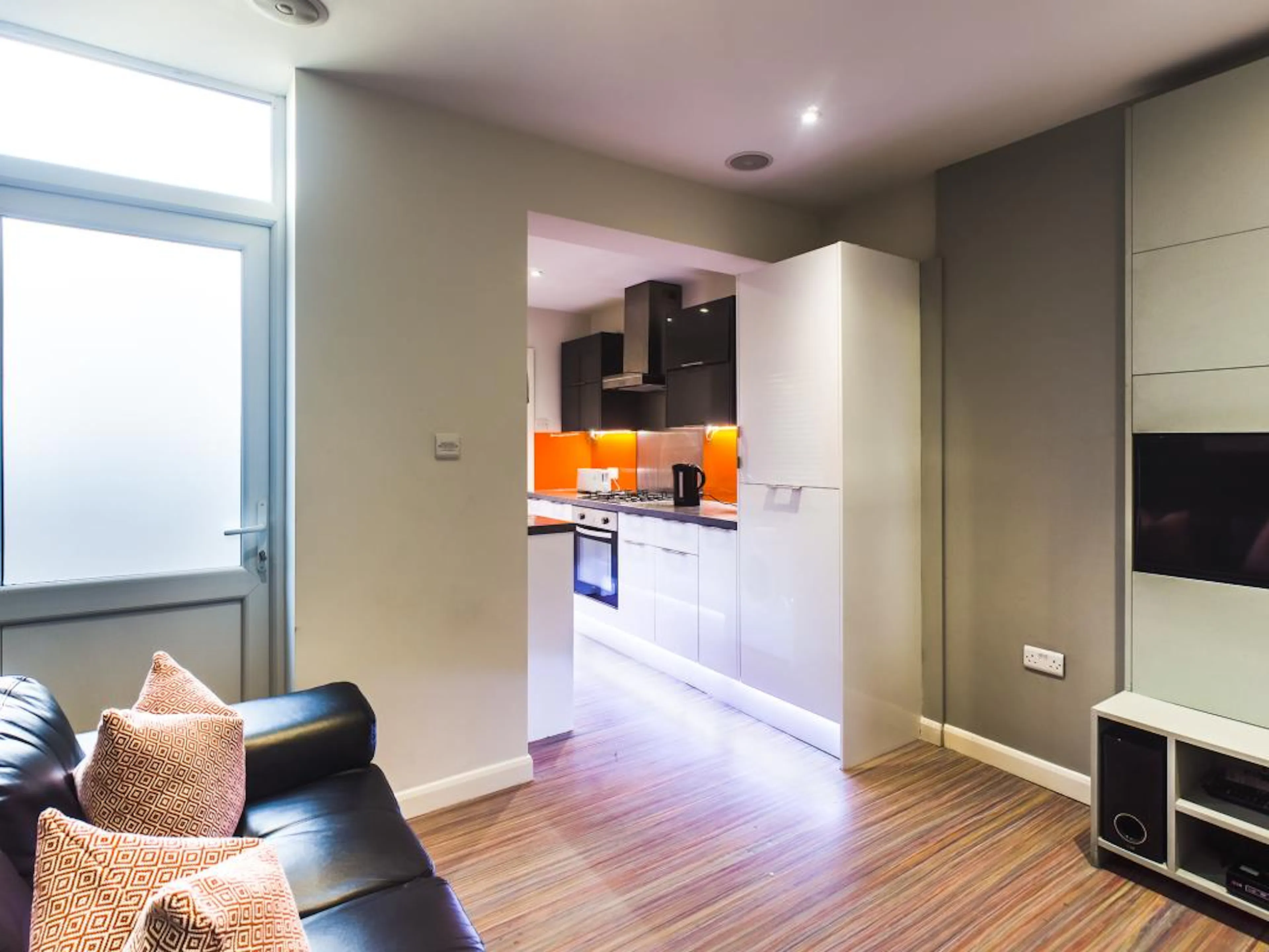 4 Bed Apartment KITCHEN 1