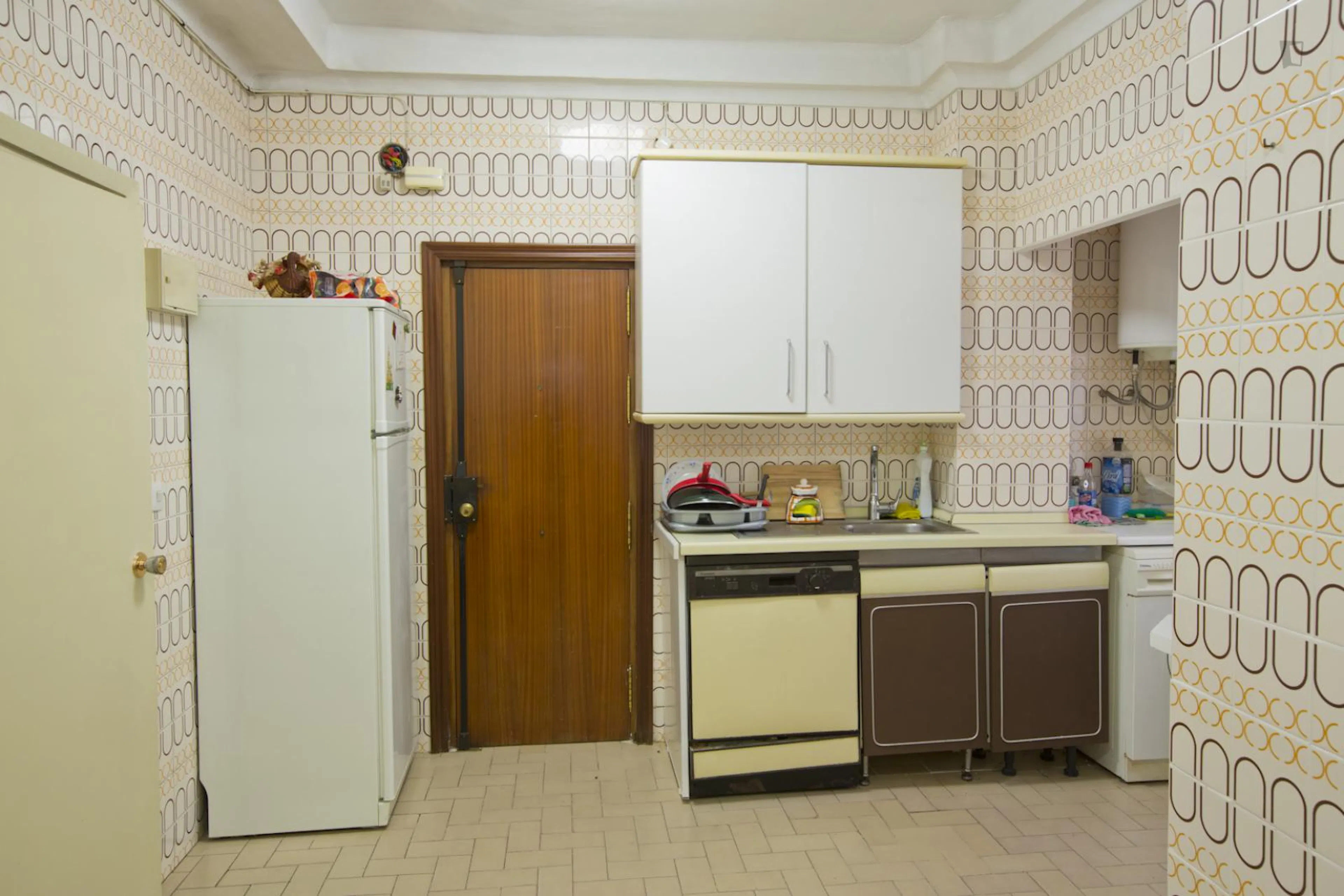 4 Bedroom Apartment KITCHEN 3
