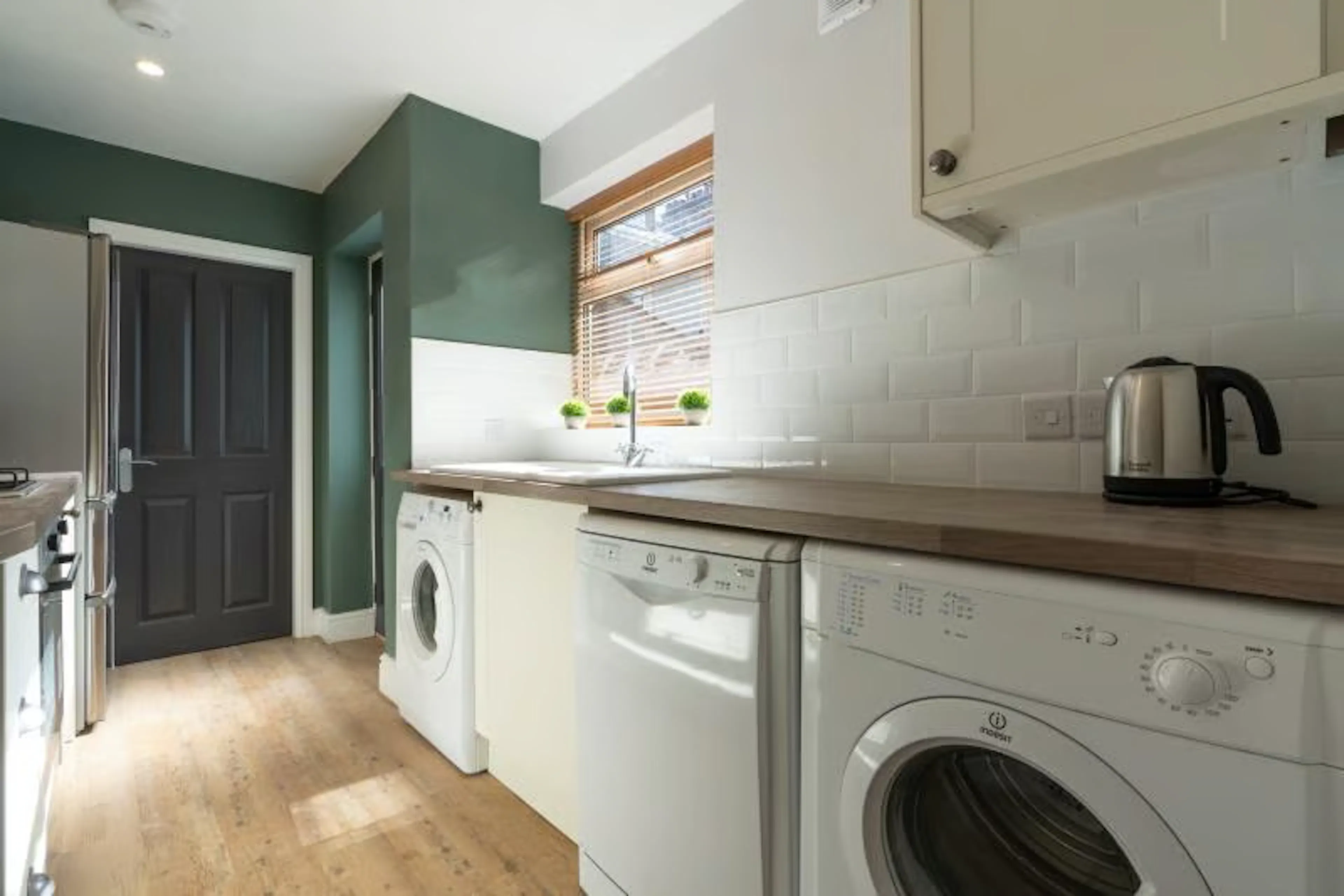 4 Bed Apartment KITCHEN 4