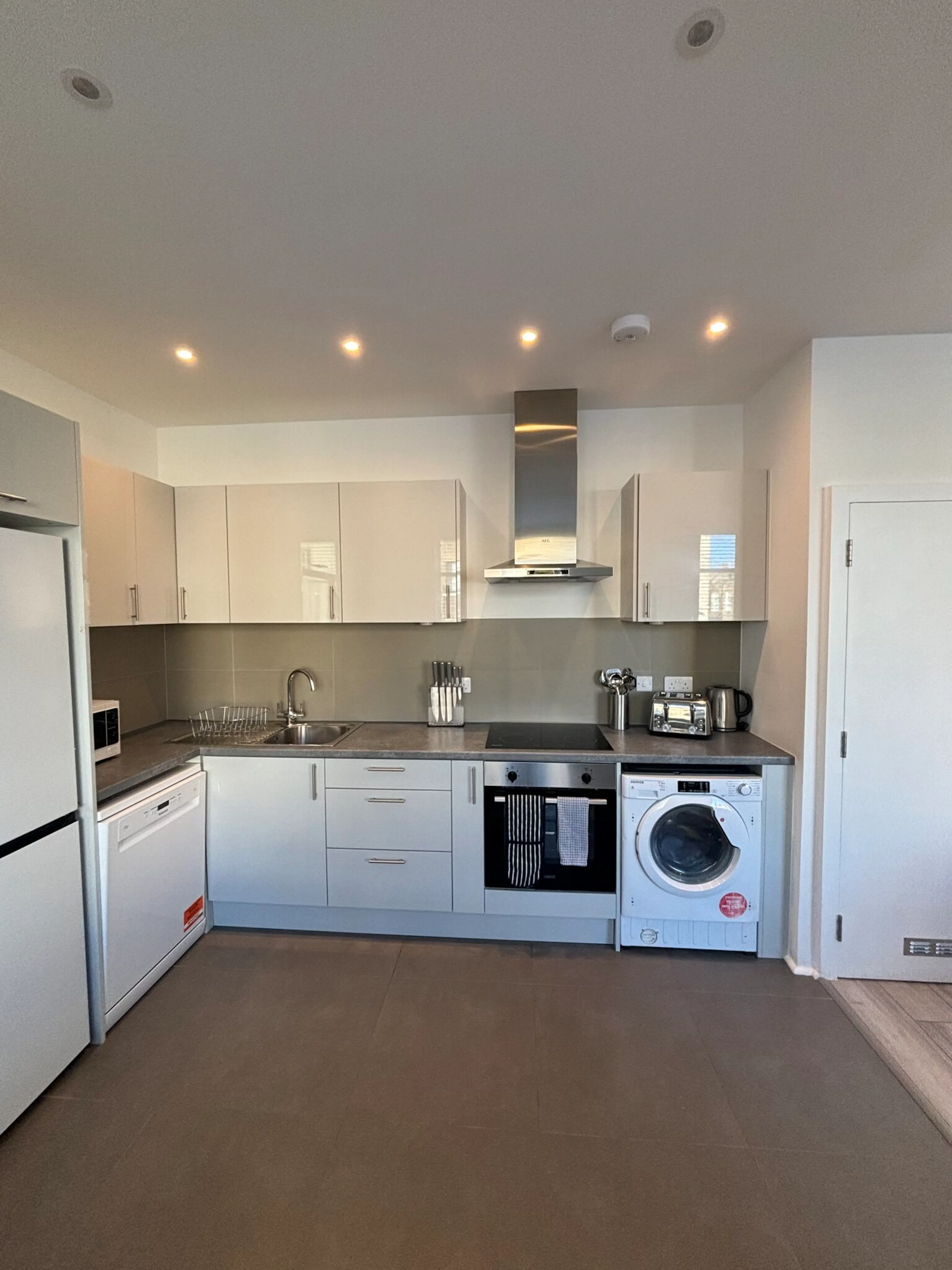 One-Bed Apartment KITCHEN 2