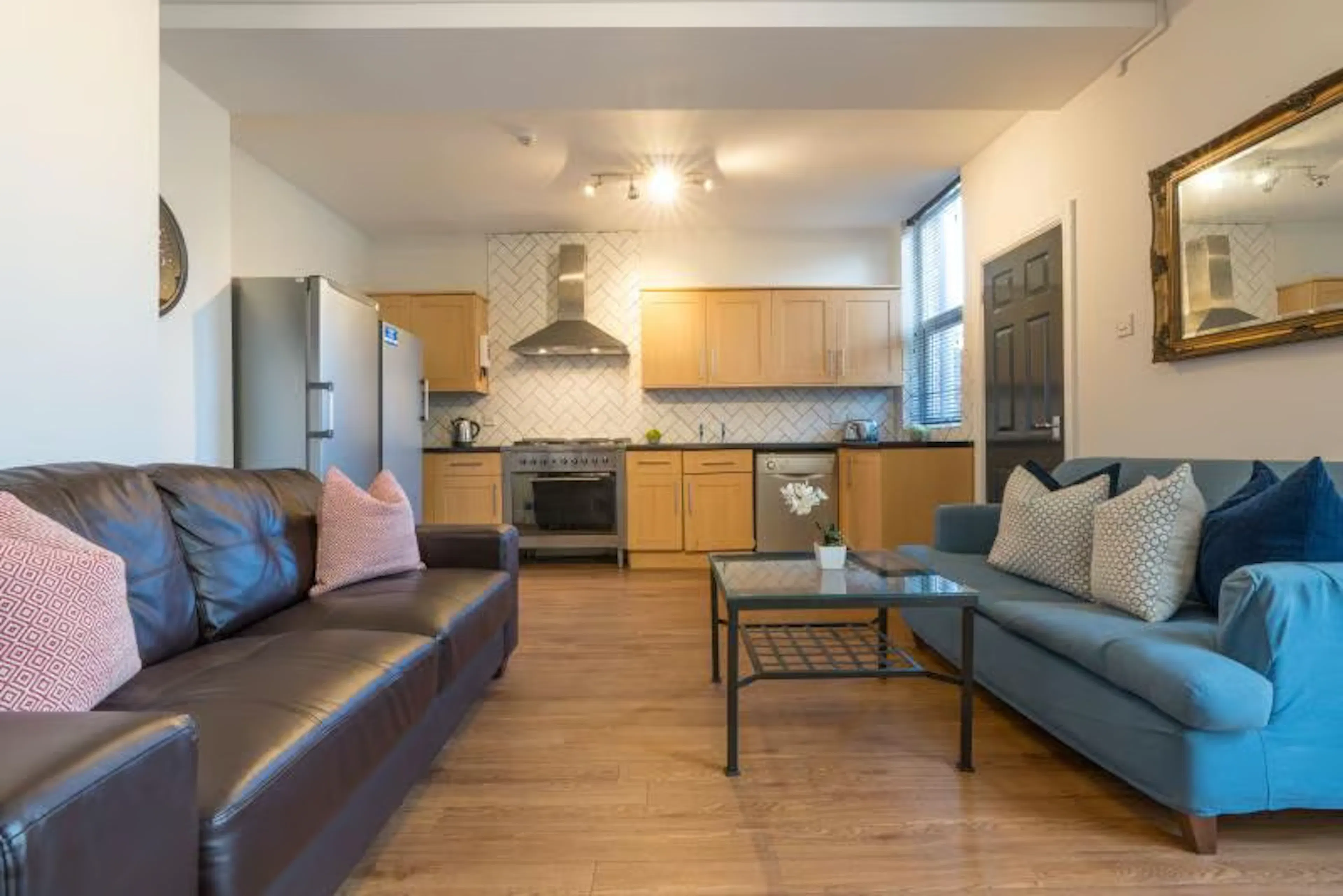 6 Bedroom Apartment KITCHEN 1