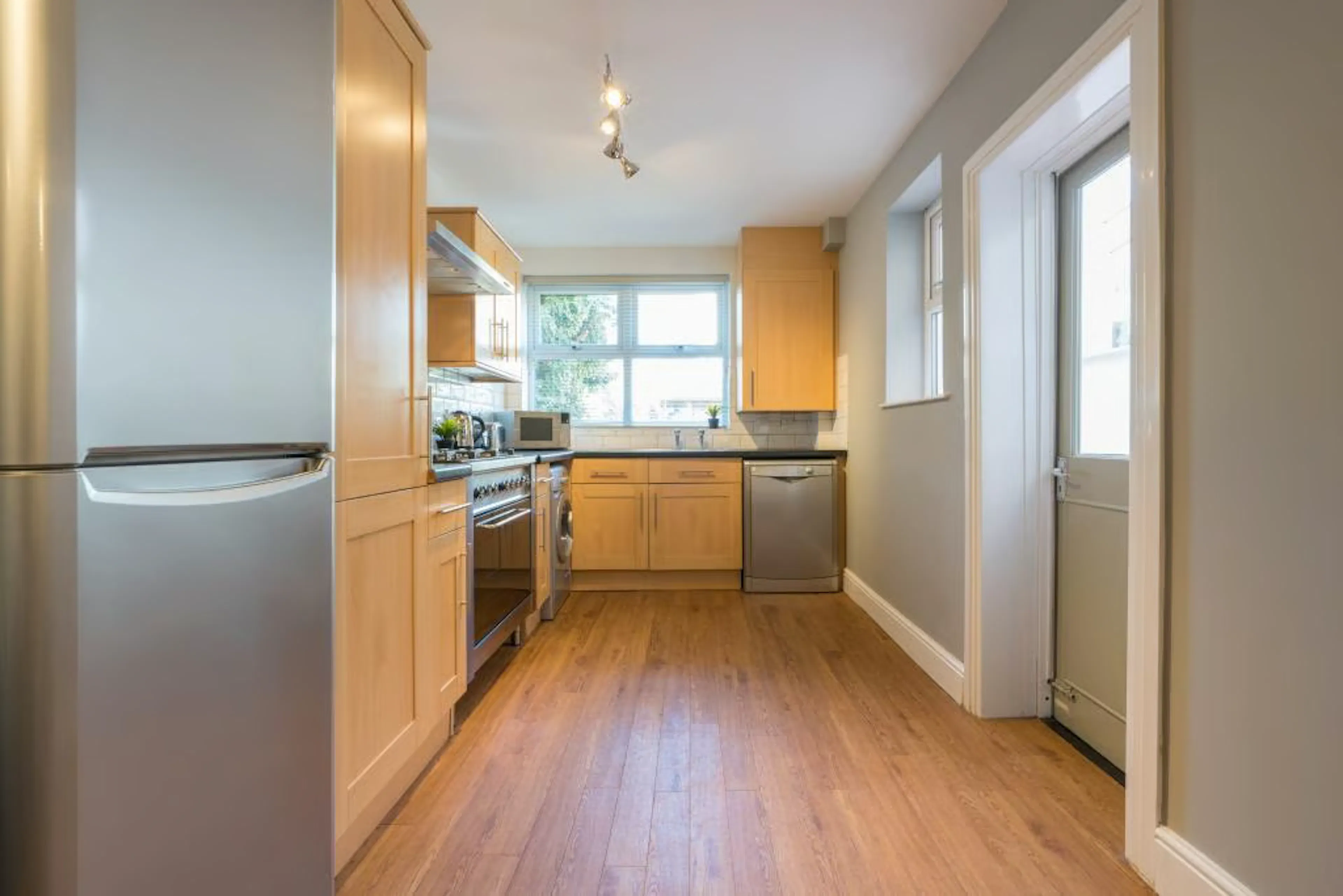 4 Bed Apartment KITCHEN 4