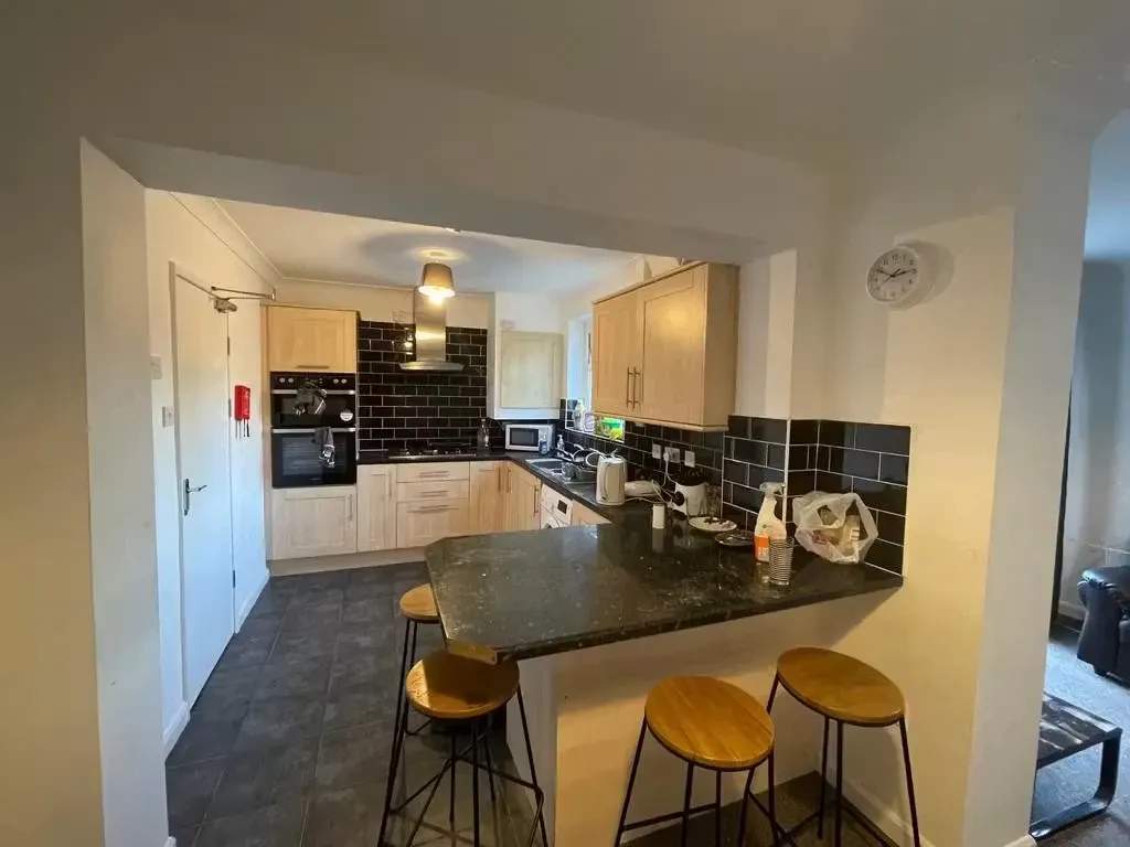 5 Bed Apartment KITCHEN 1