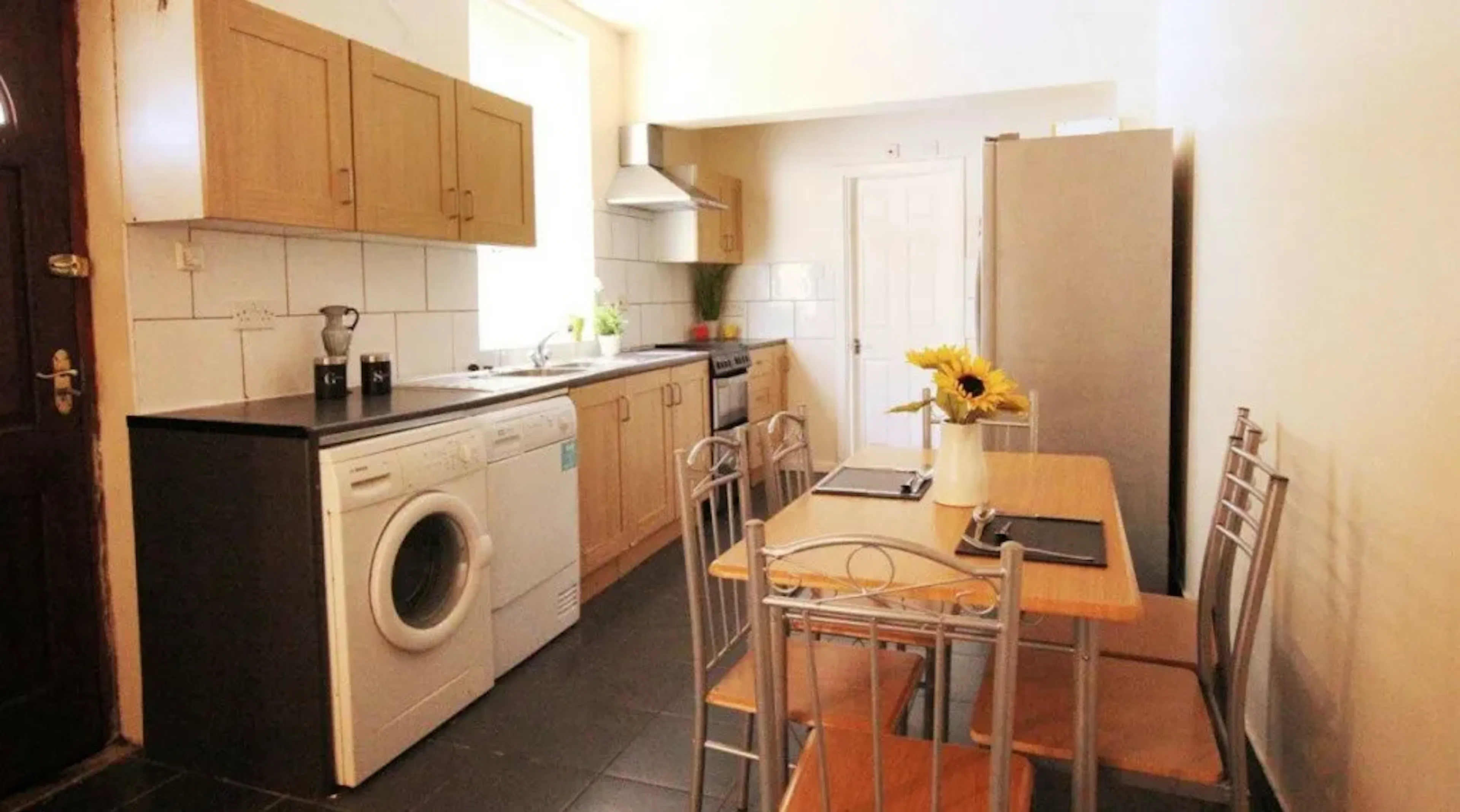 6 Bed Apartment KITCHEN 4