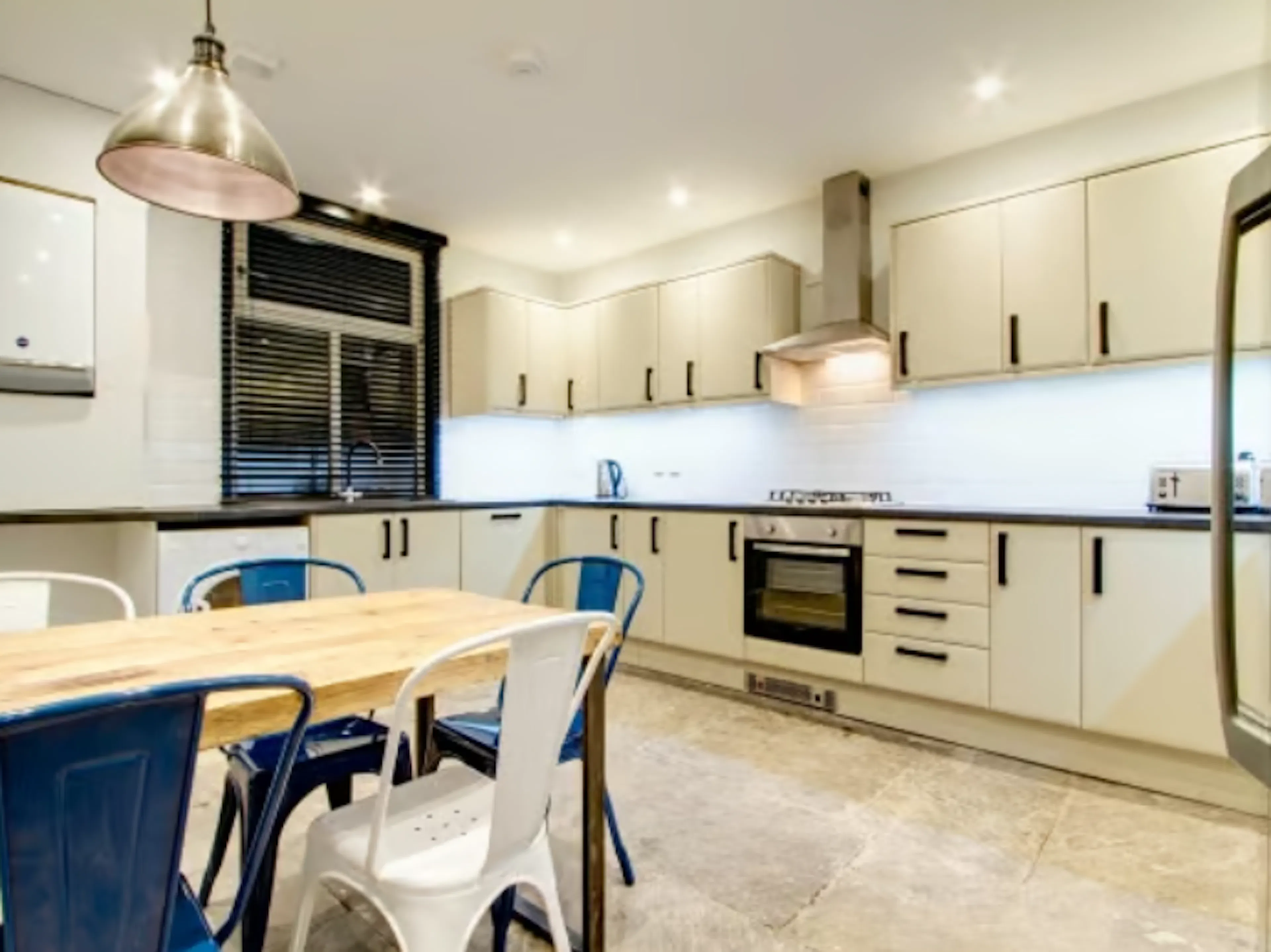 6 Bedroom Apartment KITCHEN 3