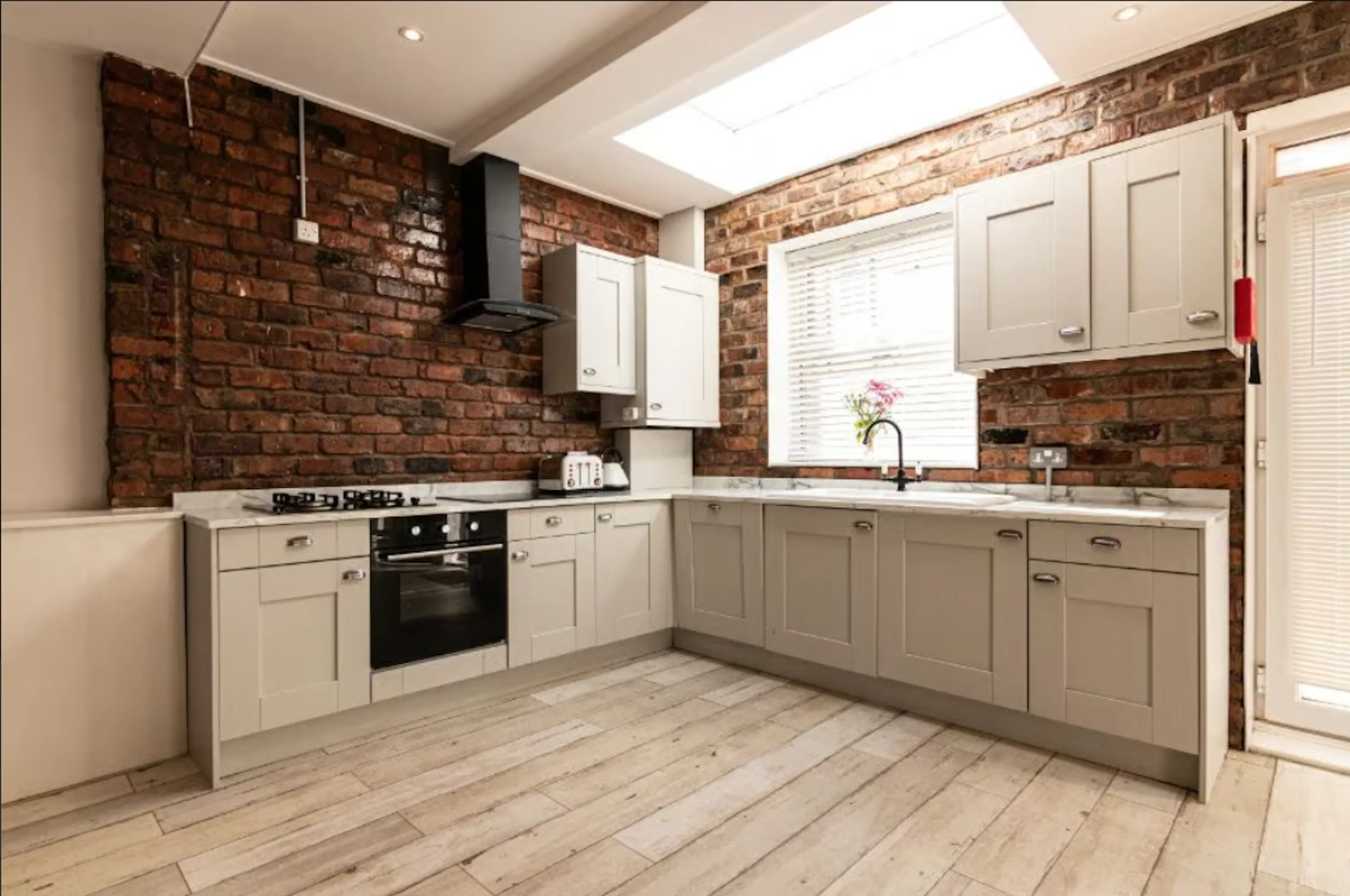 Seven Bedroom Apartment KITCHEN 4