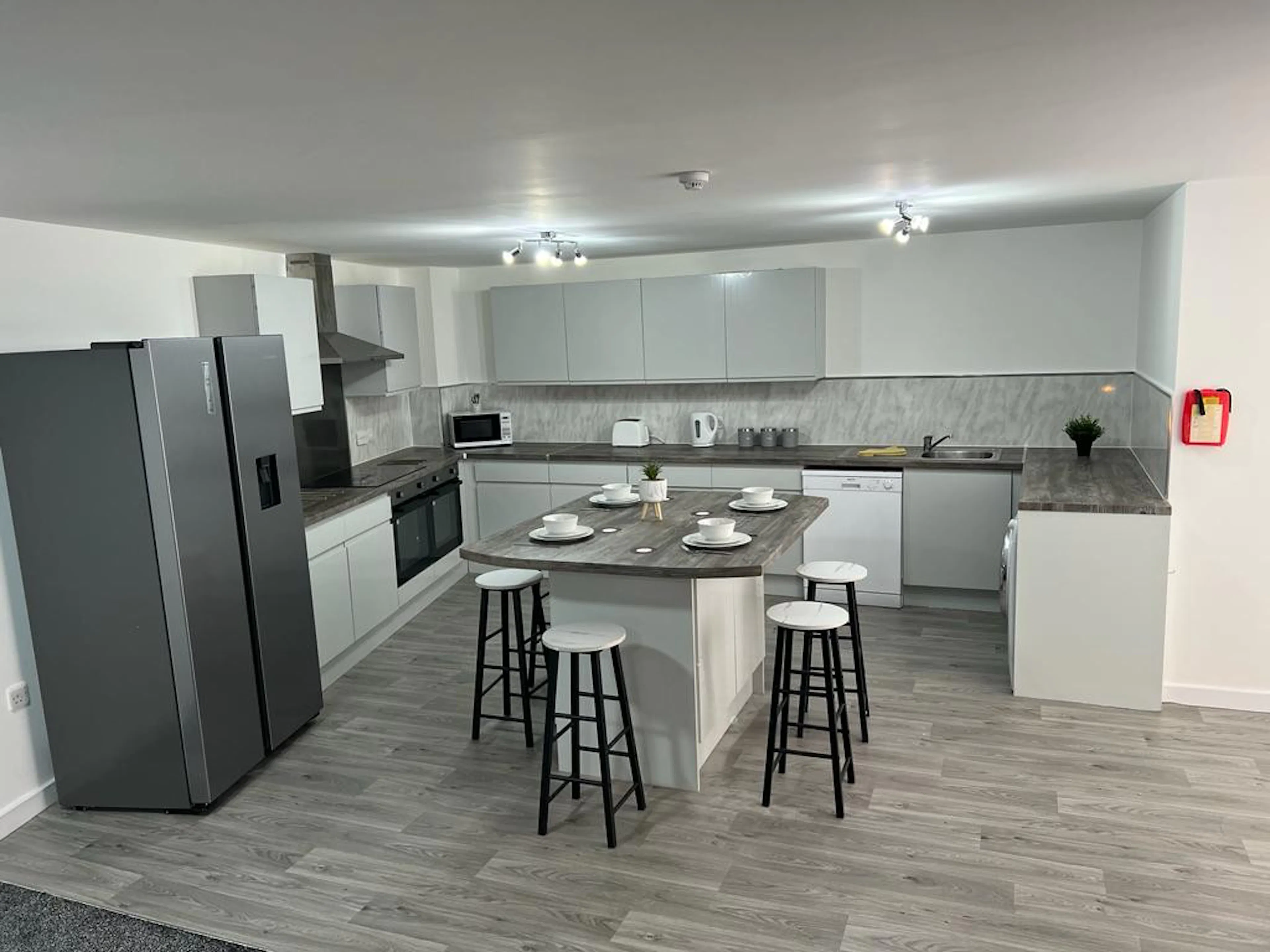 4-6 bedroom en-suite flat with shared kitchen KITCHEN 2
